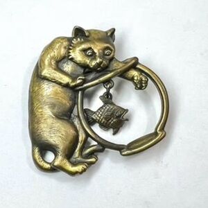 Vintage J J Jonette naughty cat with fish in fishbowl brooch / pin